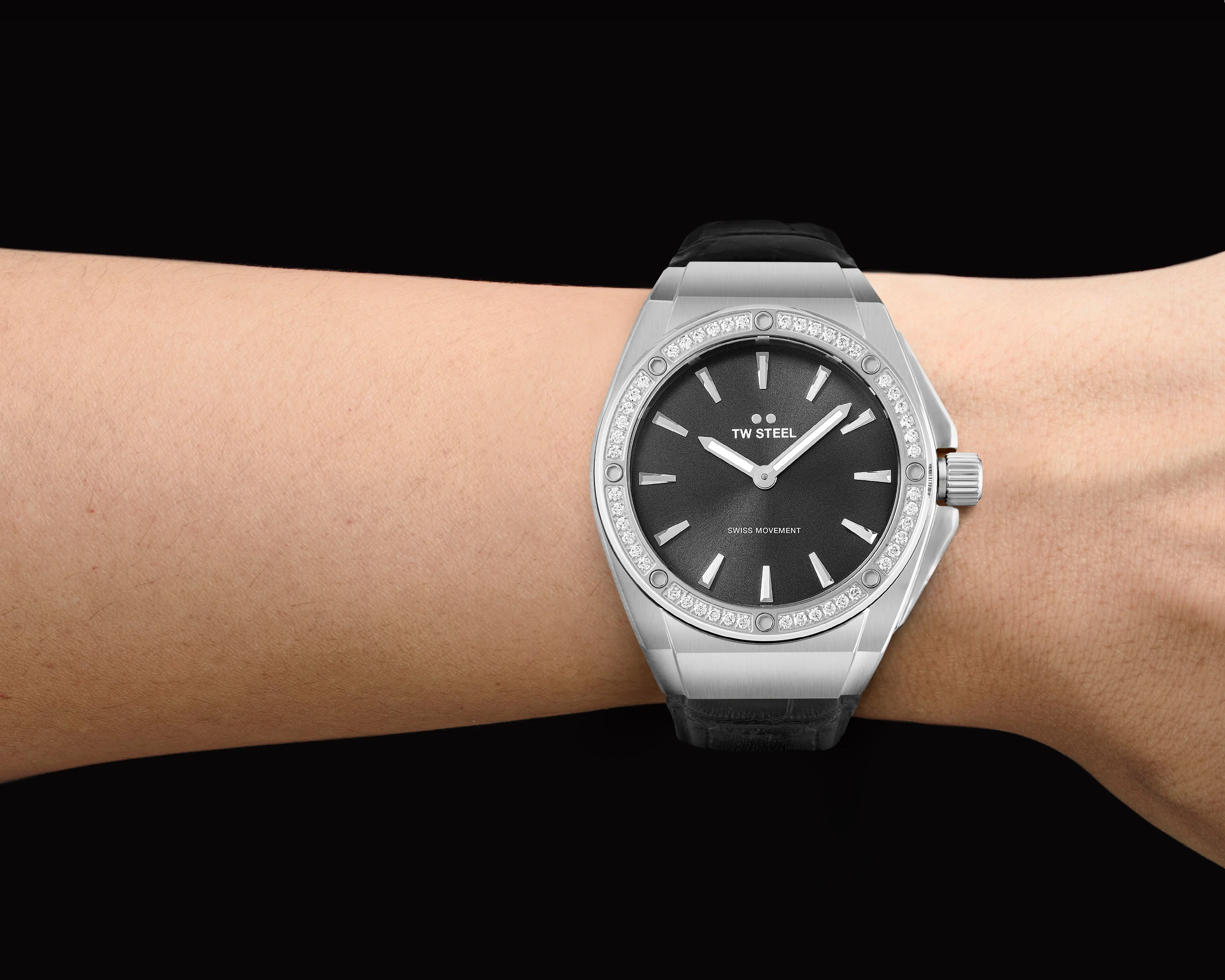 CE4028 - Image 5